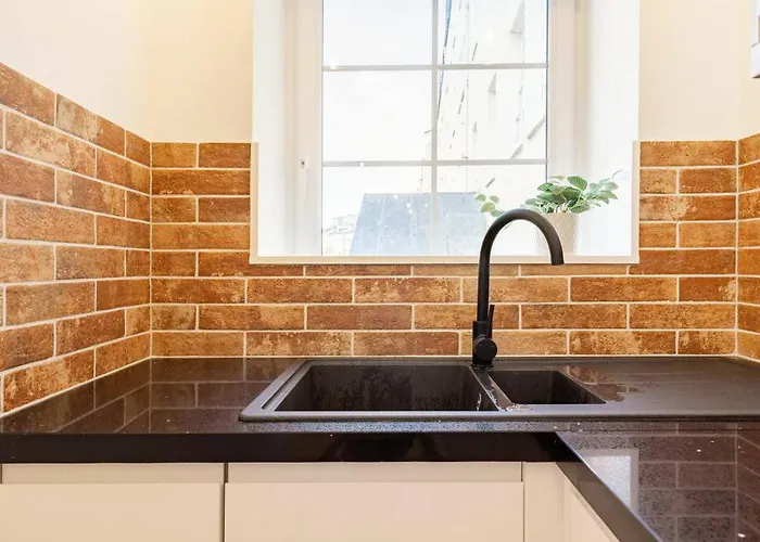 Central, Bright 2 Bed Flat - Pool & Sauna Edinburgh