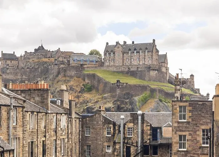 Amazing Castle View דירה אדינבורו