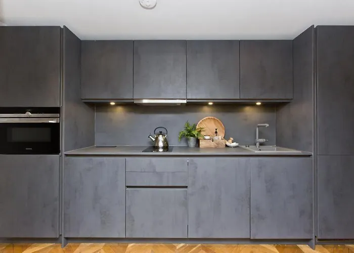 Free Parking West End