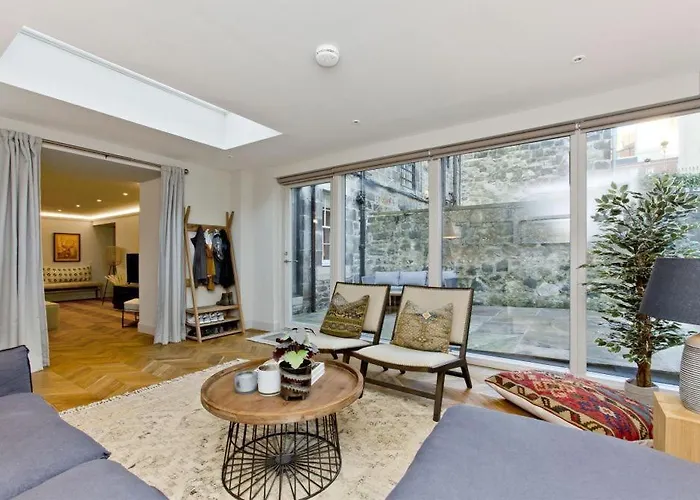 Free Parking West End דירה