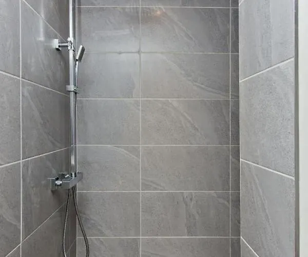 Free Parking West End דירה אדינבורו