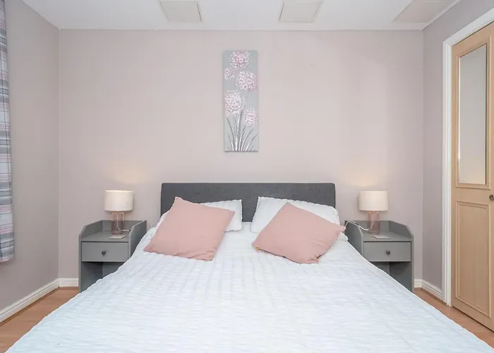 Modern Renovated 2bed Flat With Free Parking شقة