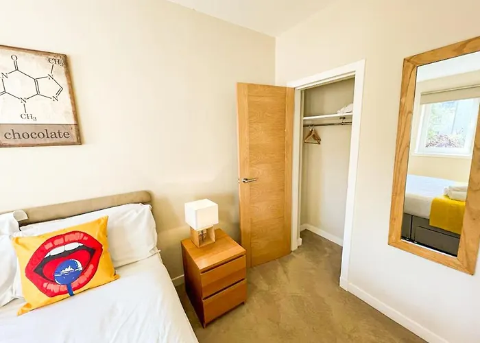 Charming Old Town 2 Bed Apt, 2mins From Royal Mile אדינבורו