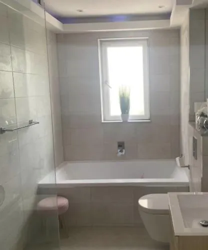 Perfect 4 Bedroom 2 Bathroom *
