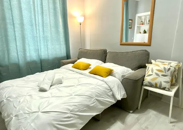 Cozy 1 Bedroom Tenement Flat *