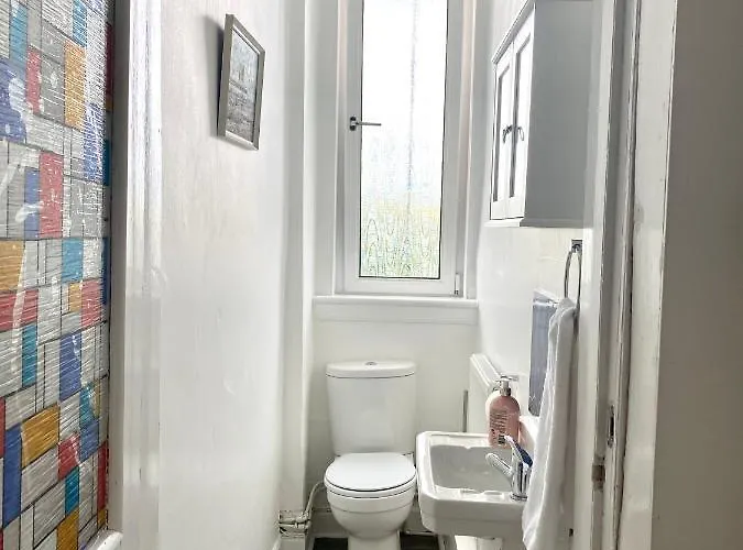 Cozy 1 Bedroom Tenement Flat Apartment