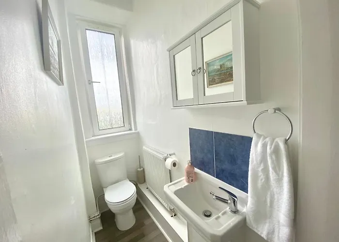 Cozy 1 Bedroom Tenement Flat