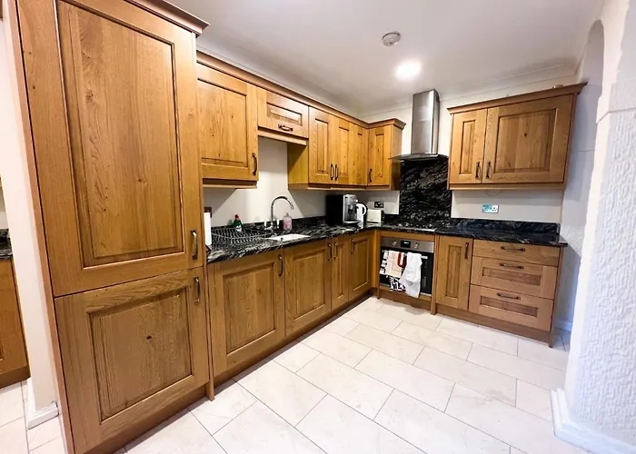 Apartment Spacious Flat Sleeps 8 Near Princes Street *