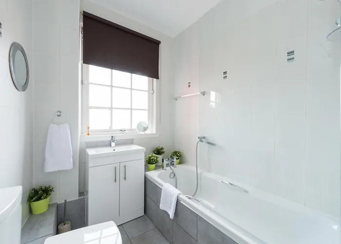 Royal Mile Modern Apartment *