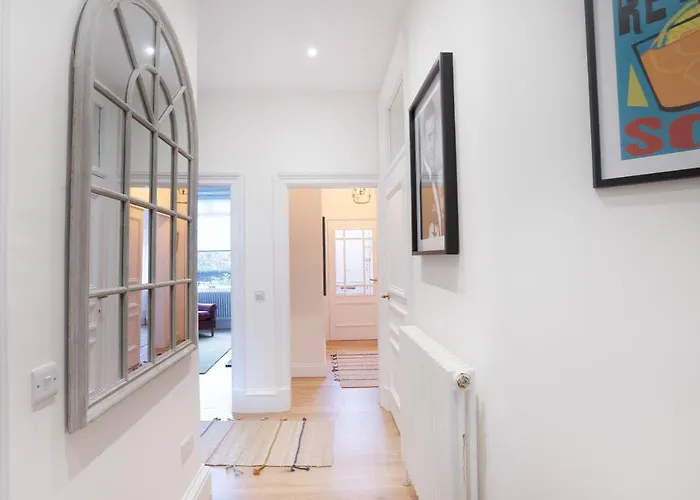 Meadowbank 3-bed Edinburgh