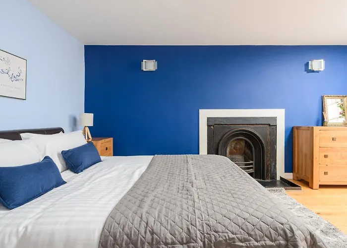 2br New Town Garden *