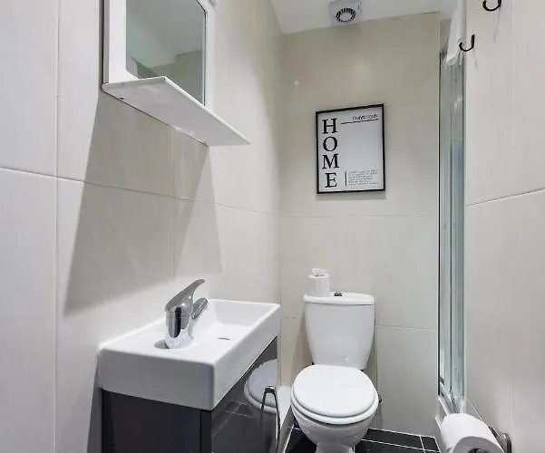 Lovely 1-bedroom In * אדינבורו