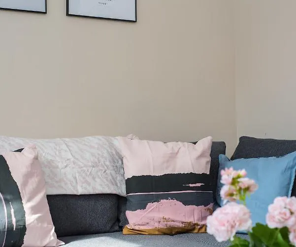 Downtown And 1 Bed In إدنبرة