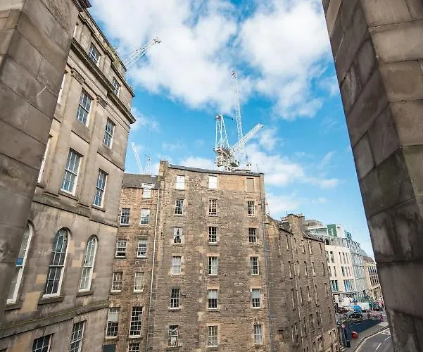 Downtown And 1 Bed In شقة