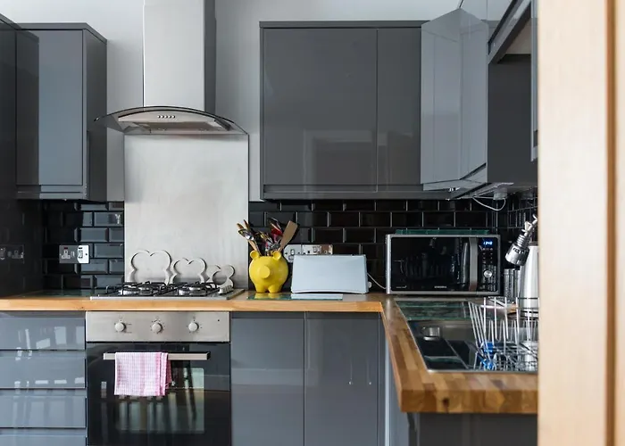 Royal Mile Modern * Edinburgh