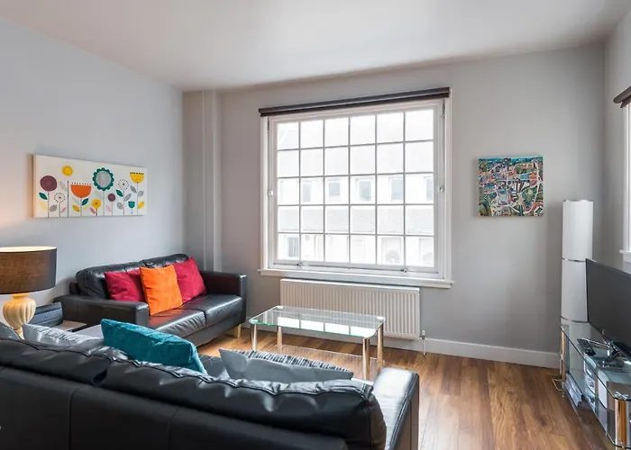 Royal Mile Modern Apartment