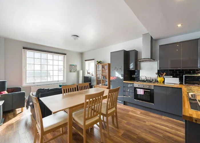 Royal Mile Modern * Edinburgh