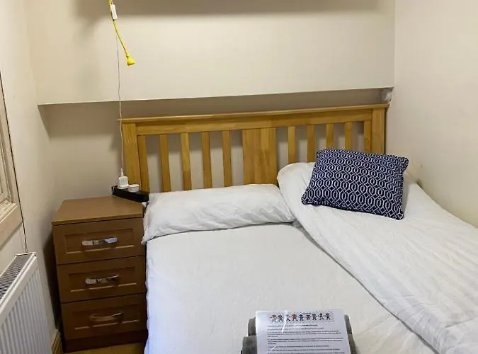 Edinb&b Guest house *