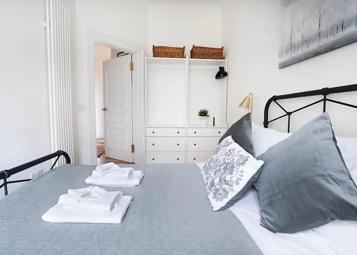 Meadowbank 3-bed Edinburgh