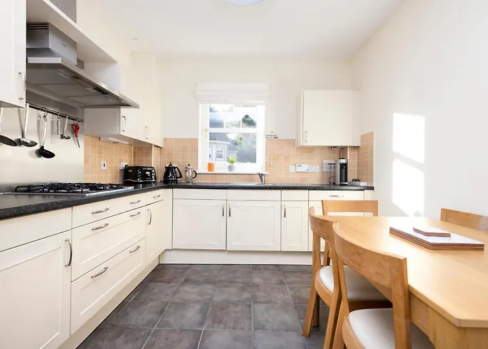 Joivy Modern Flat With Free Parking אדינבורו