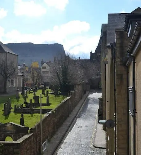 Next To The Palace And Royal Mile With Parking شقة