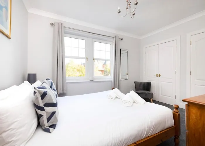 Joivy Modern Flat With Free Parking דירה אדינבורו