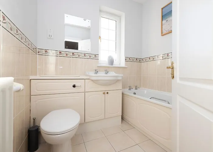 Joivy Modern Flat With Free Parking דירה *