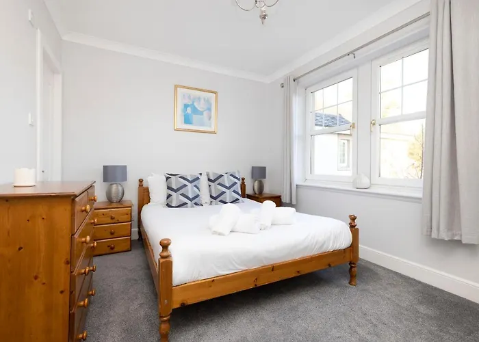 Joivy Modern Flat With Free Parking דירה אדינבורו