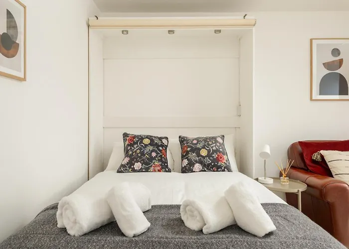 Near Usher Hall & Castle *