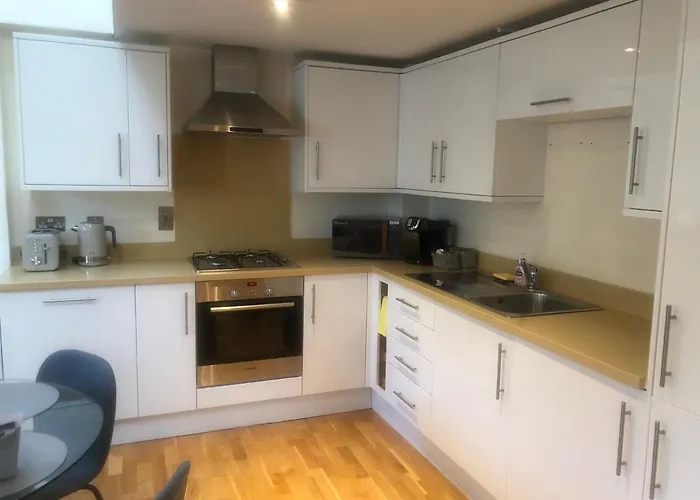 Private Parking 2 Bed 2 Bath Lejlighed