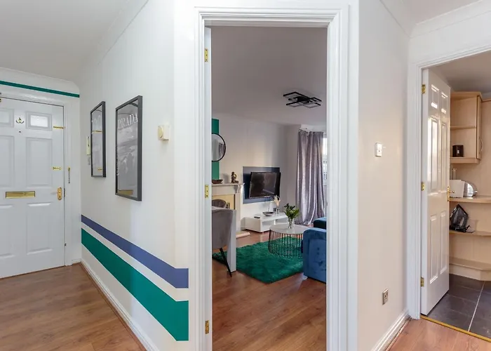 Apartament Stylish 2 Bedroom In
