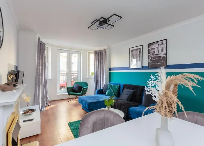 Apartament Stylish 2 Bedroom In