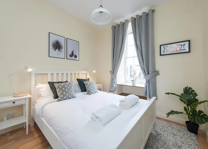 Bright And Modern 2 Bed * Edinburgh