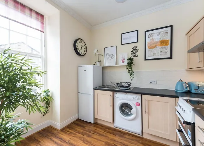 Bright And Modern 2 Bed