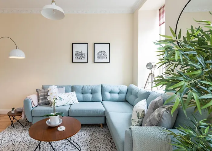 Bright And Modern 2 Bed Apartment Edinburgh