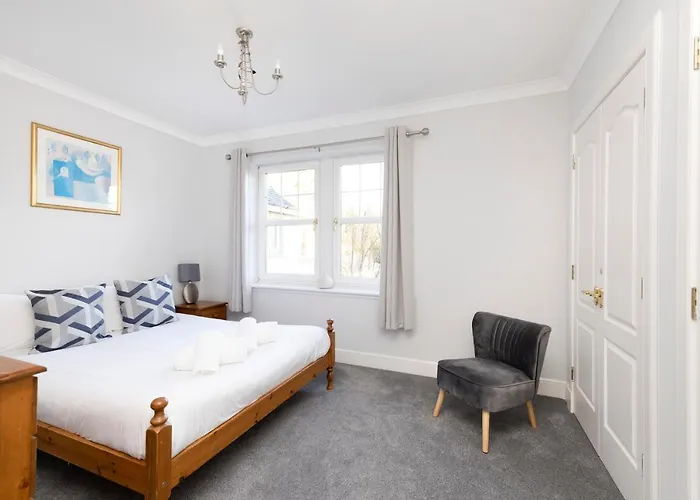 Joivy Modern Flat With Free Parking דירה אדינבורו