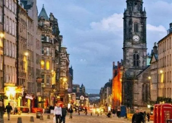 *amazing Location!*in Heart Of The City. 2br & Cot Apartment