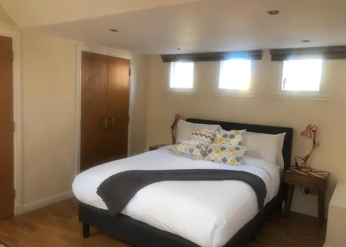 Private Parking 2 Bed 2 Bath Lejlighed *