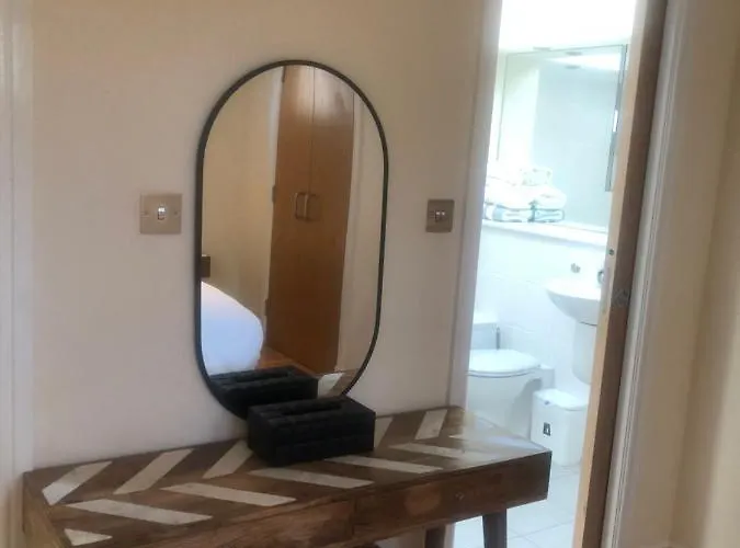 Private Parking 2 Bed 2 Bath Edinburgh