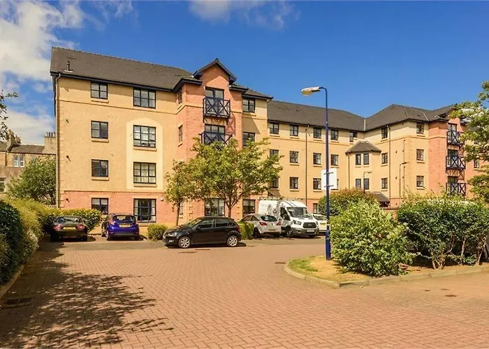 Cosy Roseburn Apartment, - 2 Bedrooms, Free Parking