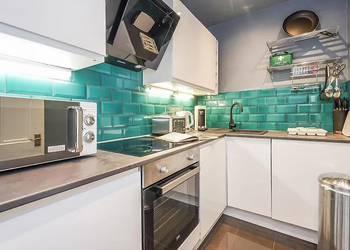 Centre 2 Bedroom Main Door * אדינבורו