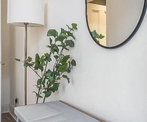 Centre 2 Bedroom Main Door אדינבורו