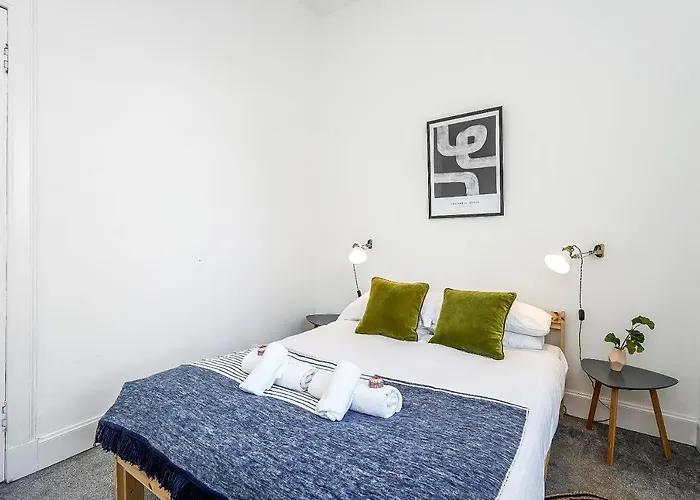 Centre 2 Bedroom Main Door * אדינבורו