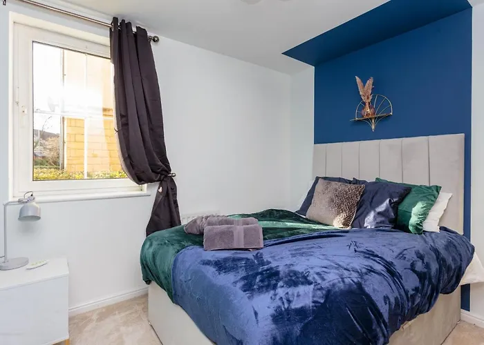 Apartment Stylish 2 Bedroom In *