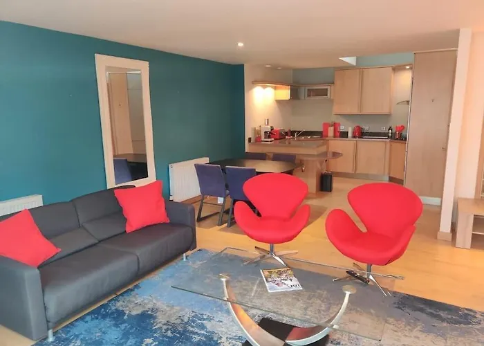 West End & Eicc With Parking Apartamento *