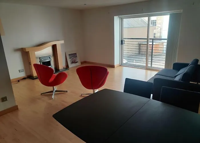 West End & Eicc With Parking *