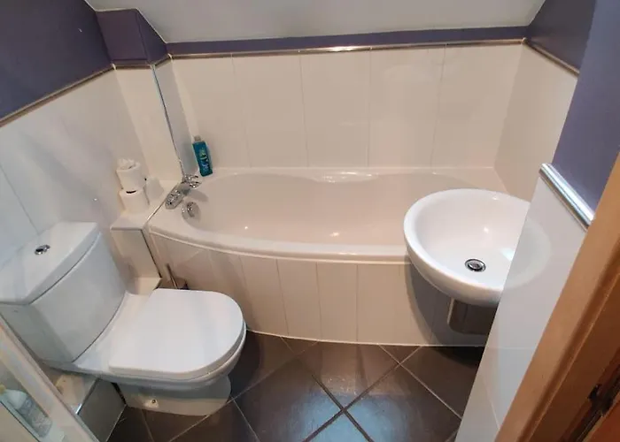 Apartamento West End & Eicc With Parking