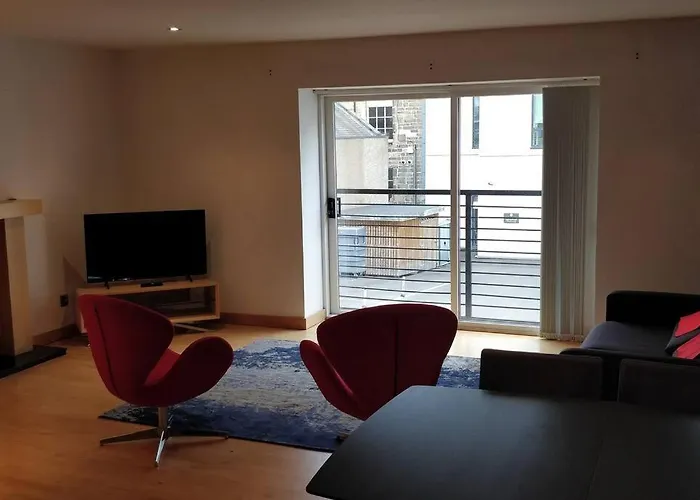 West End & Eicc With Parking *