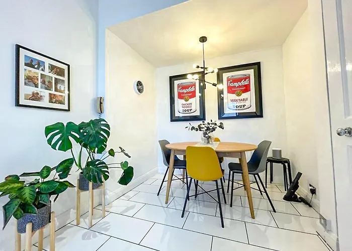 דירה Exquisite & Lively With Fireplace & Panoramic Views