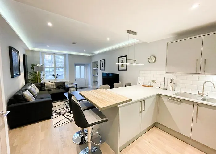 Daire Modern 3 Bedroom Apartment, West End Edinburgh